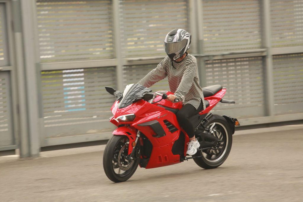 Unlocking the Magic How Bluetooth Enhances Your Electric Motorcycle Experience - Cyclemix