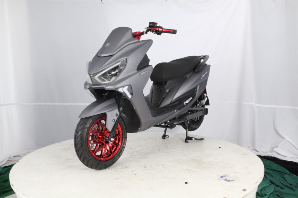 High speed and high power electric moped - Cyclemix